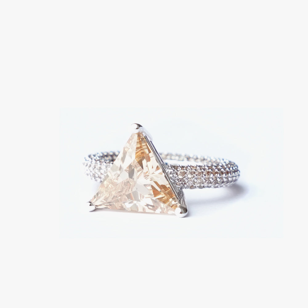 Mega triangle ring beige silver