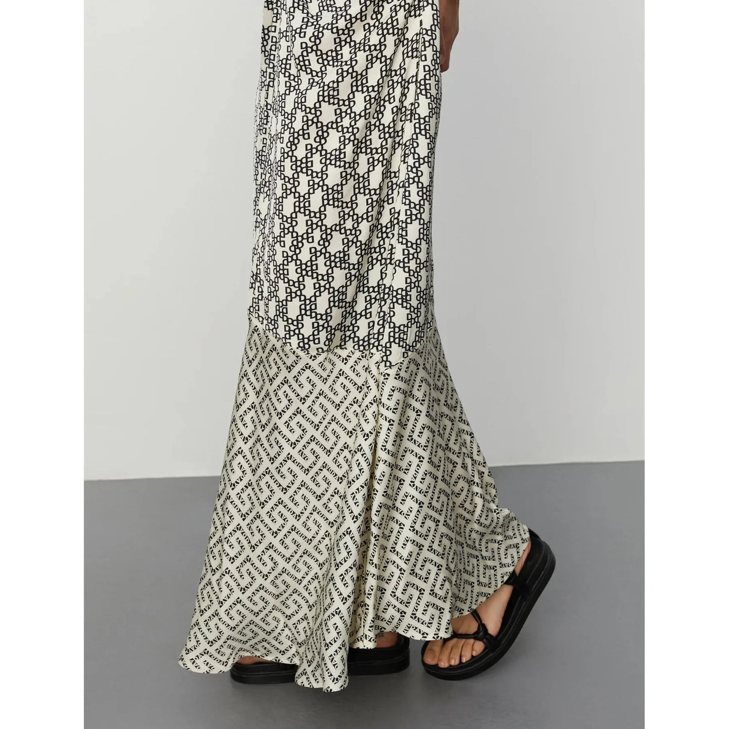 Melia - Mini Abstract Logo