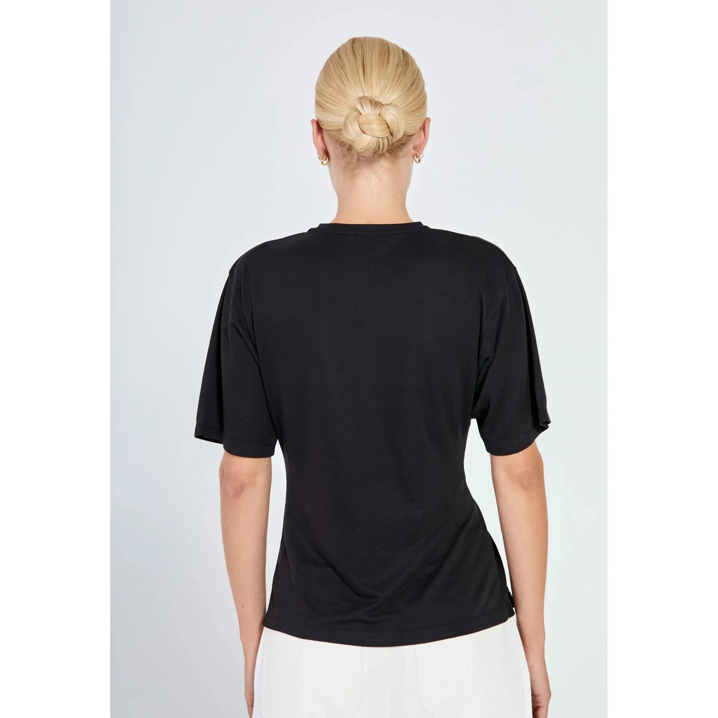 Ulas detail tee
