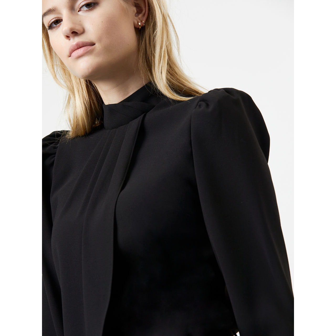 Ode Detail Top Raven