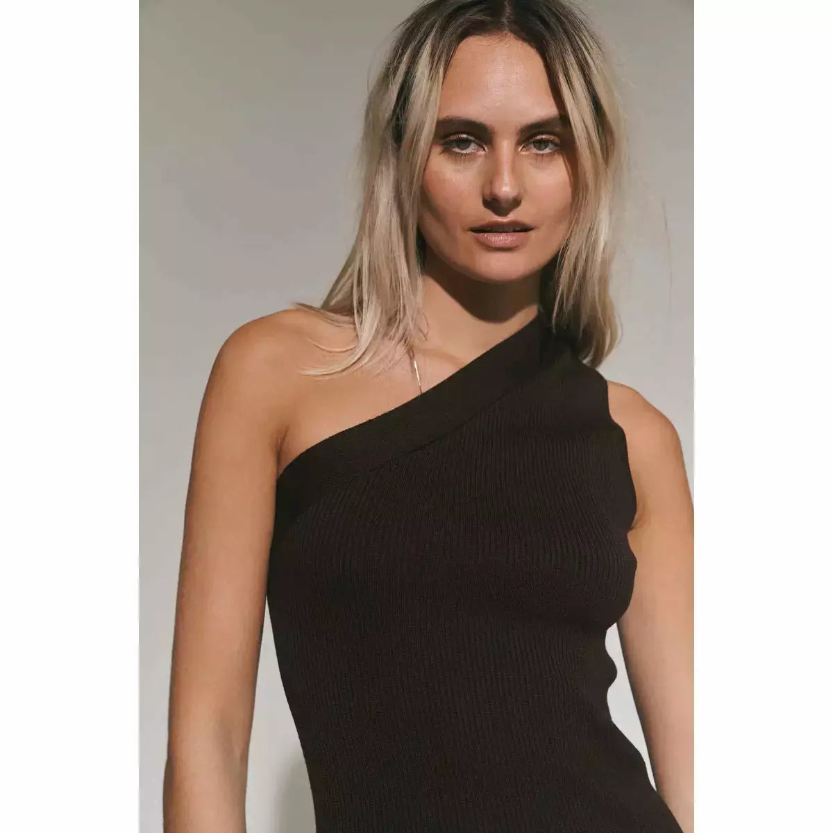 NORR Sherry one-shoulder dress brun