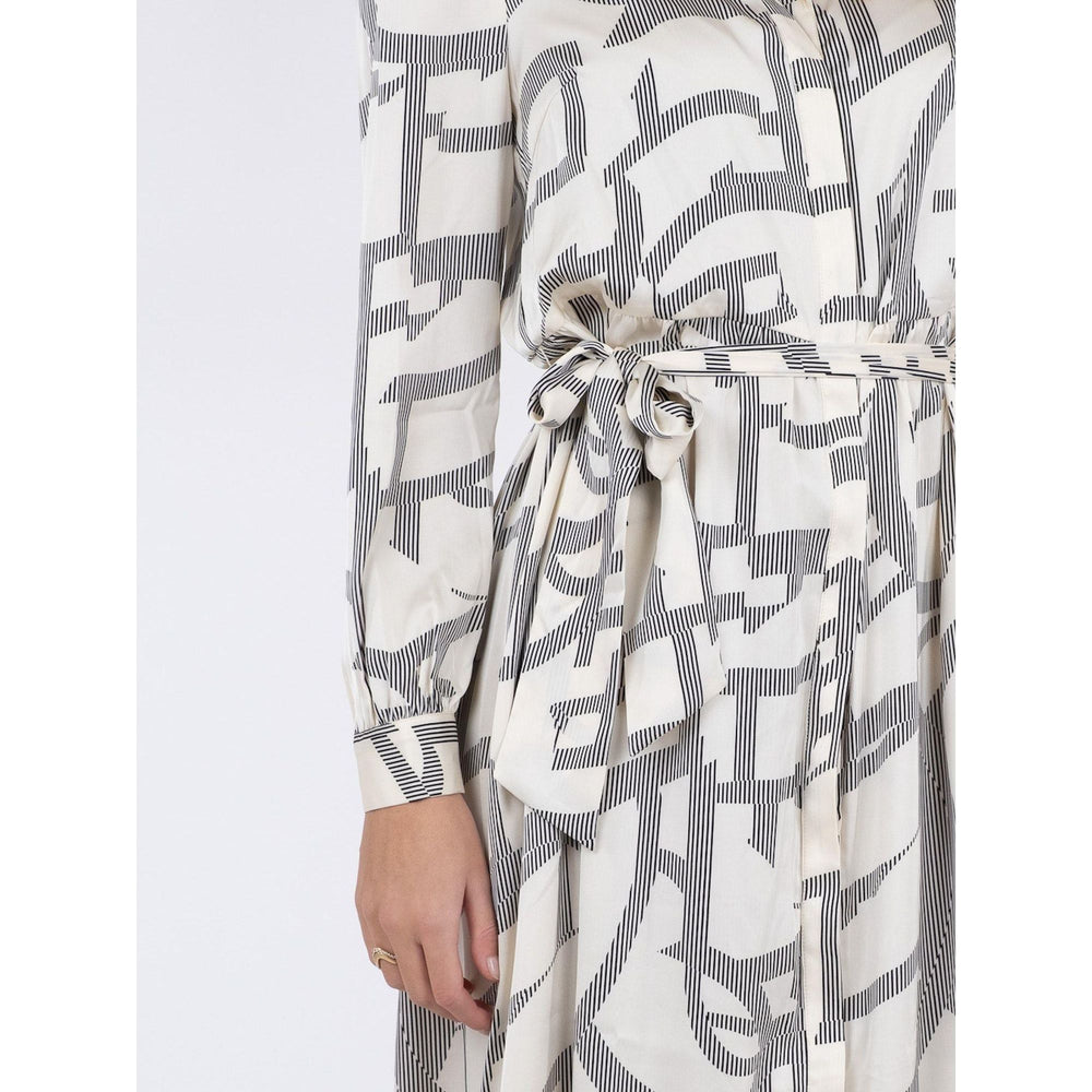 
                  
                    Ladda bild in galleri, Cilian Line Shapes Dress
                  
                