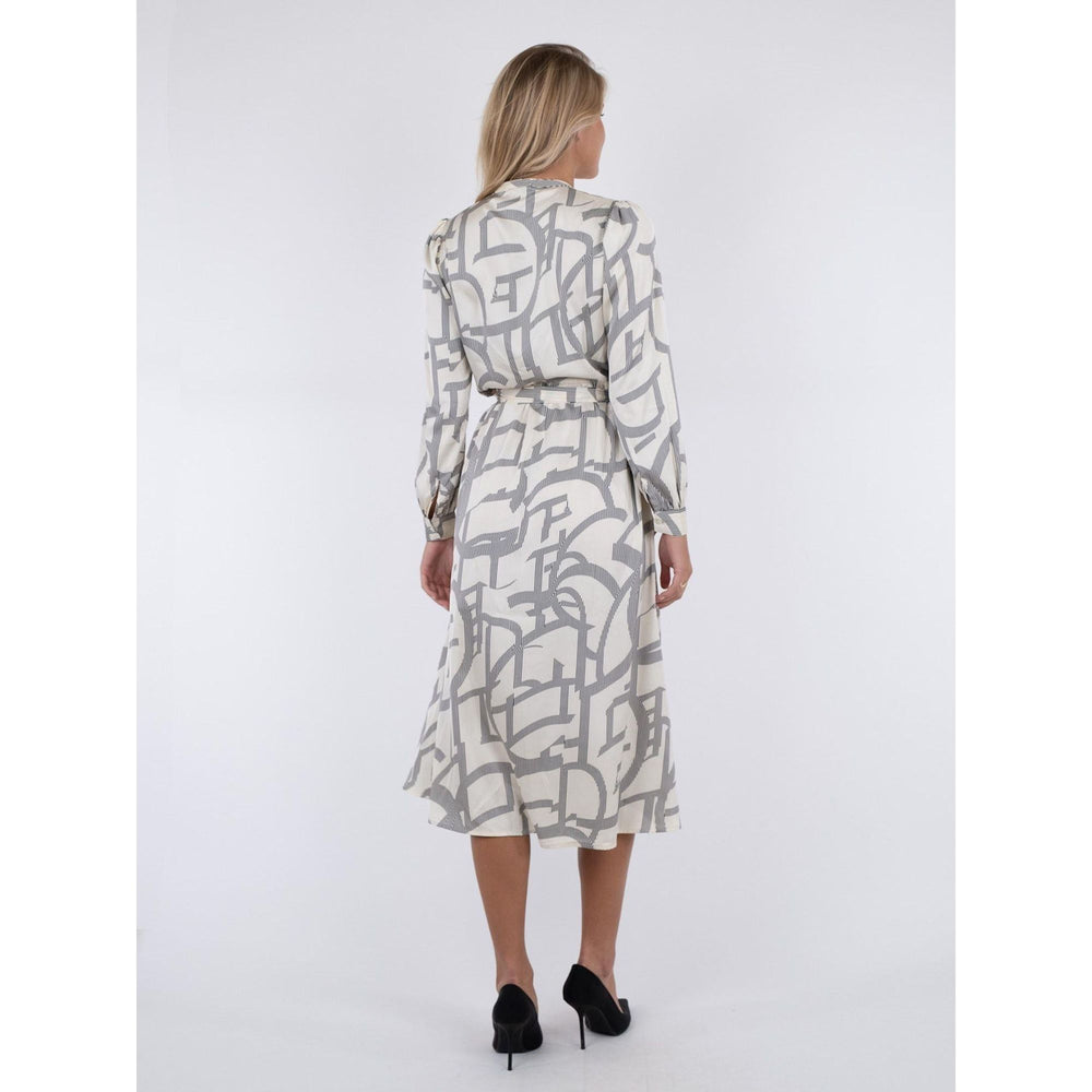 
                  
                    Ladda bild in galleri, Cilian Line Shapes Dress
                  
                