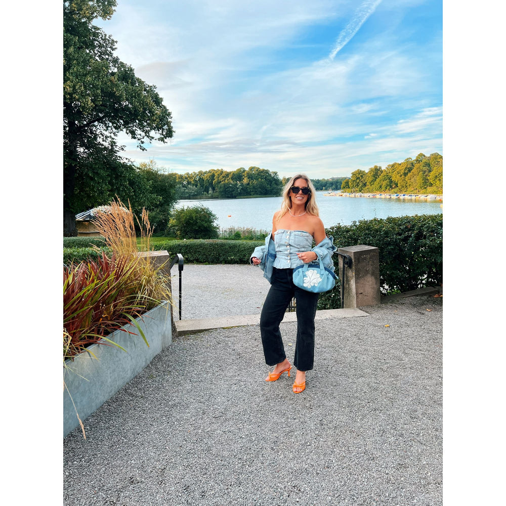 
                  
                    Ladda bild in galleri, STRAPLESS DENIM TOP - WASHED DENIM
                  
                