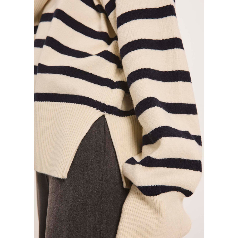 
                  
                    Ladda bild in galleri, LINDSAY NEW KNIT STRIPE TOP
                  
                