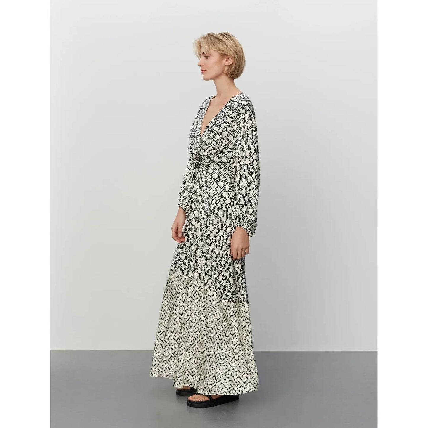 Melia - Mini Abstract Logo