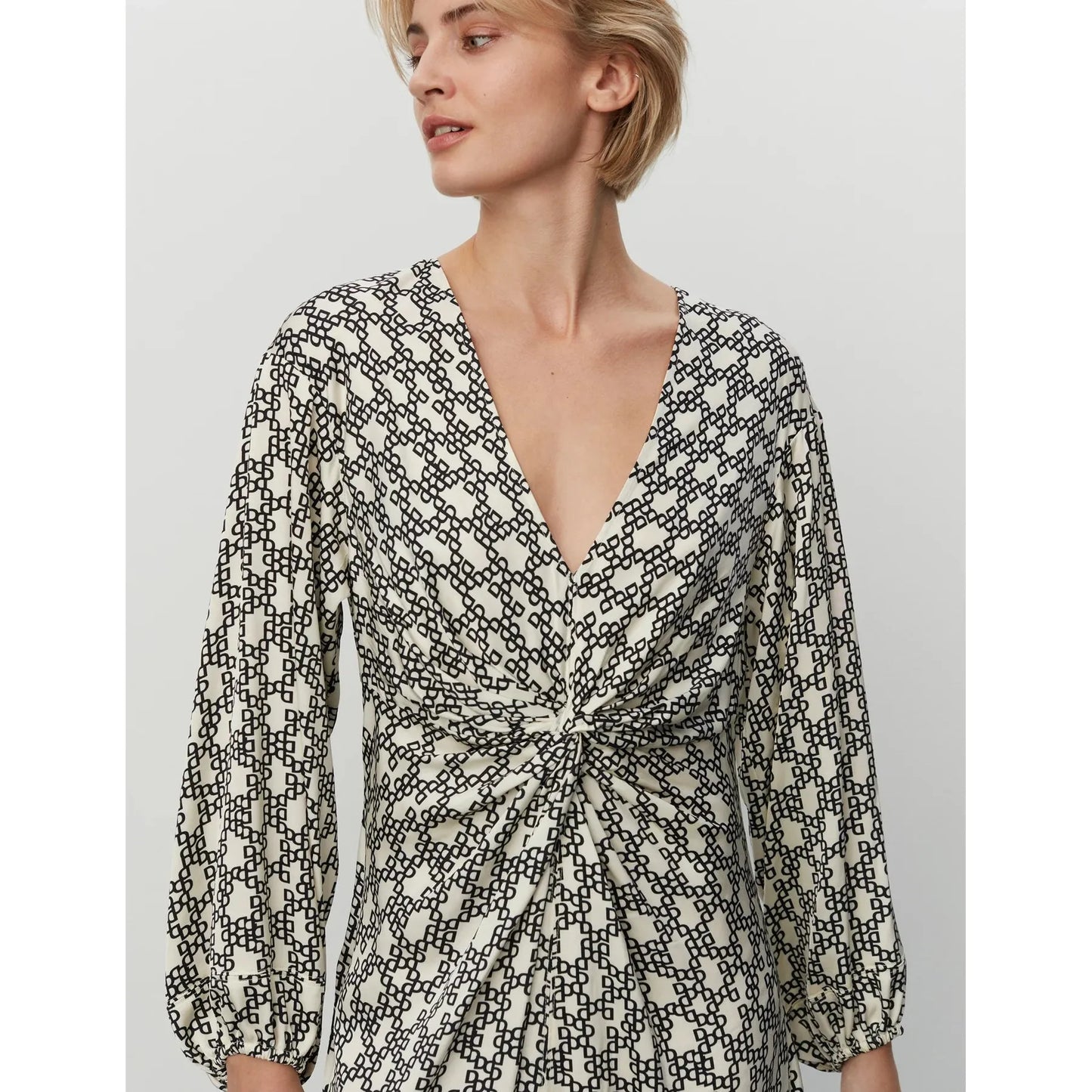 Melia - Mini Abstract Logo