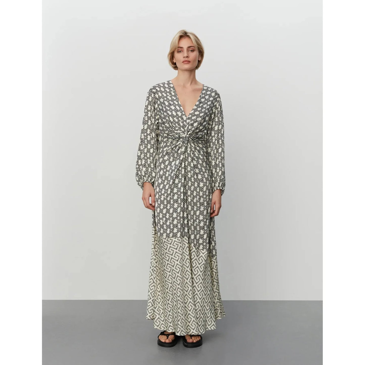 Melia - Mini Abstract Logo