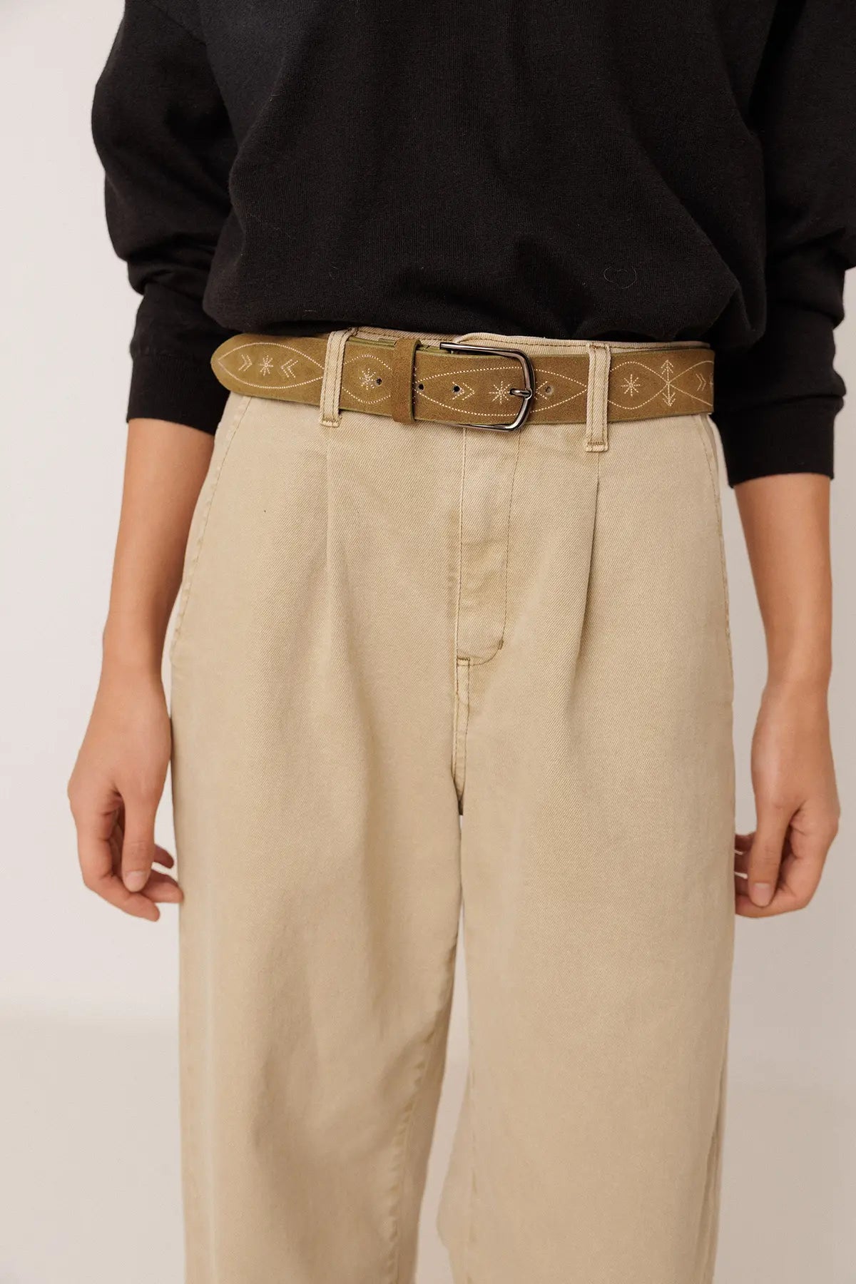 IA663 - EMBROIDERED LEATHER BELT
