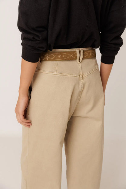 IA663 - EMBROIDERED LEATHER BELT