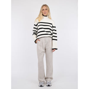 
                  
                    Ladda bild in galleri, Fanning Stripe Knit Blouse
                  
                