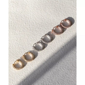 
                  
                    Ladda bild in galleri, PAVE AMALFI HUGGIES- GOLD
                  
                