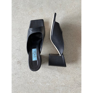 
                  
                    Ladda bild in galleri, Apair - Square mule black
                  
                