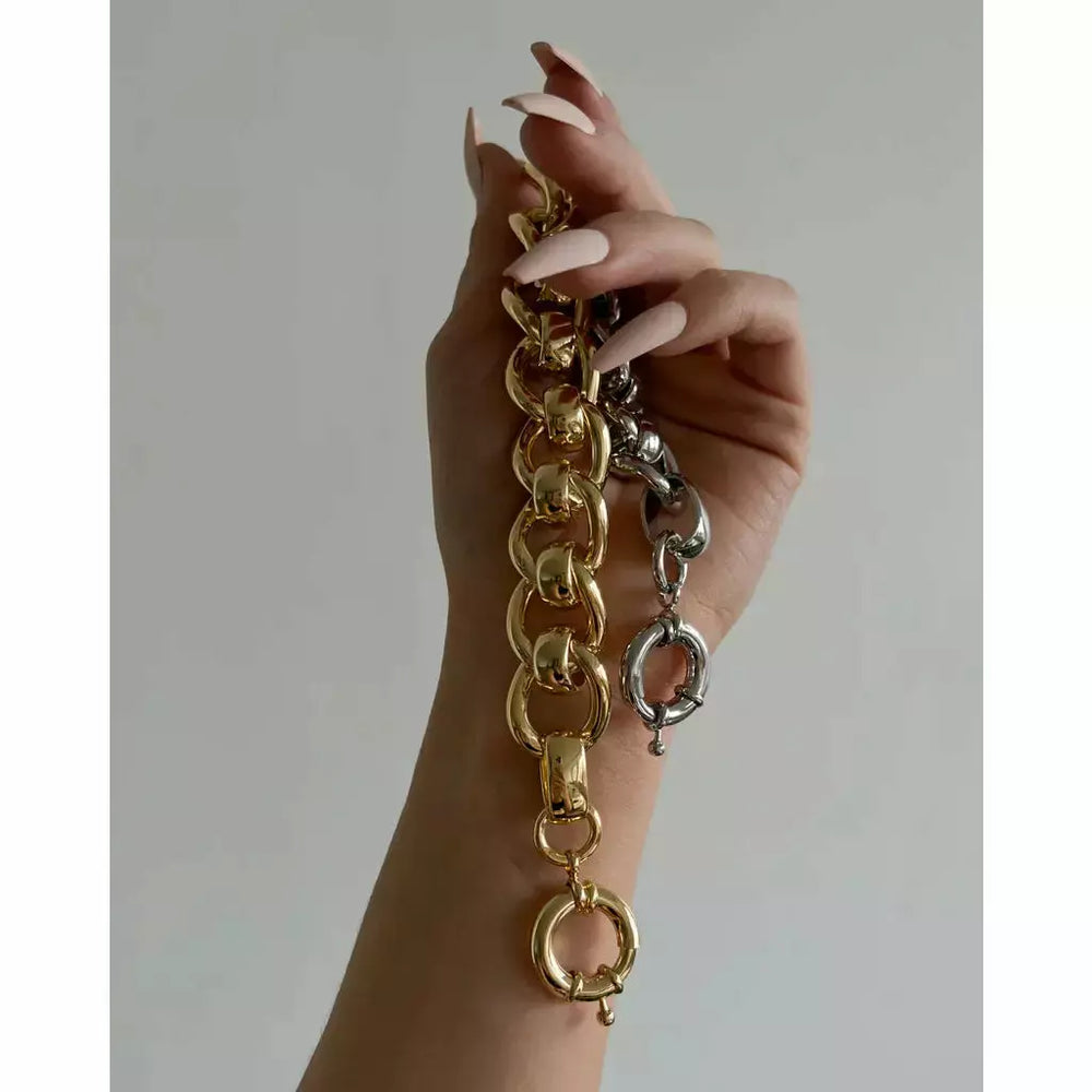 
                  
                    Ladda bild in galleri, LUV AJ Lola Oversized Chain Bracelet
                  
                