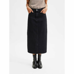 
                  
                    Ladda bild in galleri, SLFMOLLY HW MIDI BLACK WASH DENIM SKIRT
                  
                