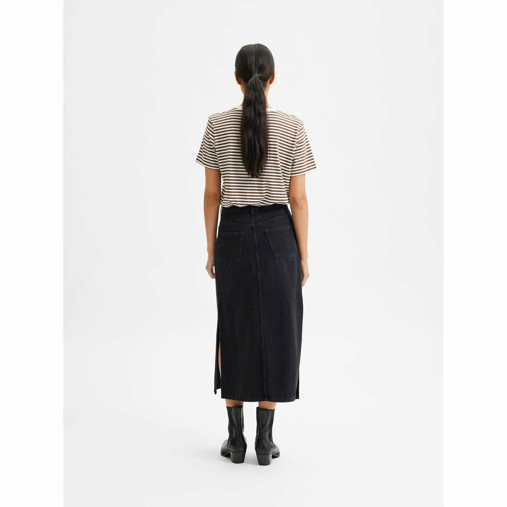 
                  
                    Ladda bild in galleri, SLFMOLLY HW MIDI BLACK WASH DENIM SKIRT
                  
                