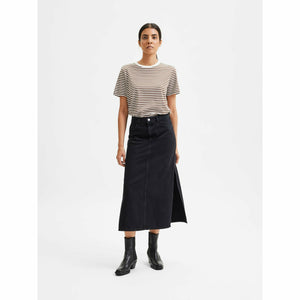 
                  
                    Ladda bild in galleri, SLFMOLLY HW MIDI BLACK WASH DENIM SKIRT
                  
                