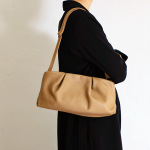 
                  
                    Ladda bild in galleri, BAG FIG LARGE GRAIN LEATHER
                  
                
