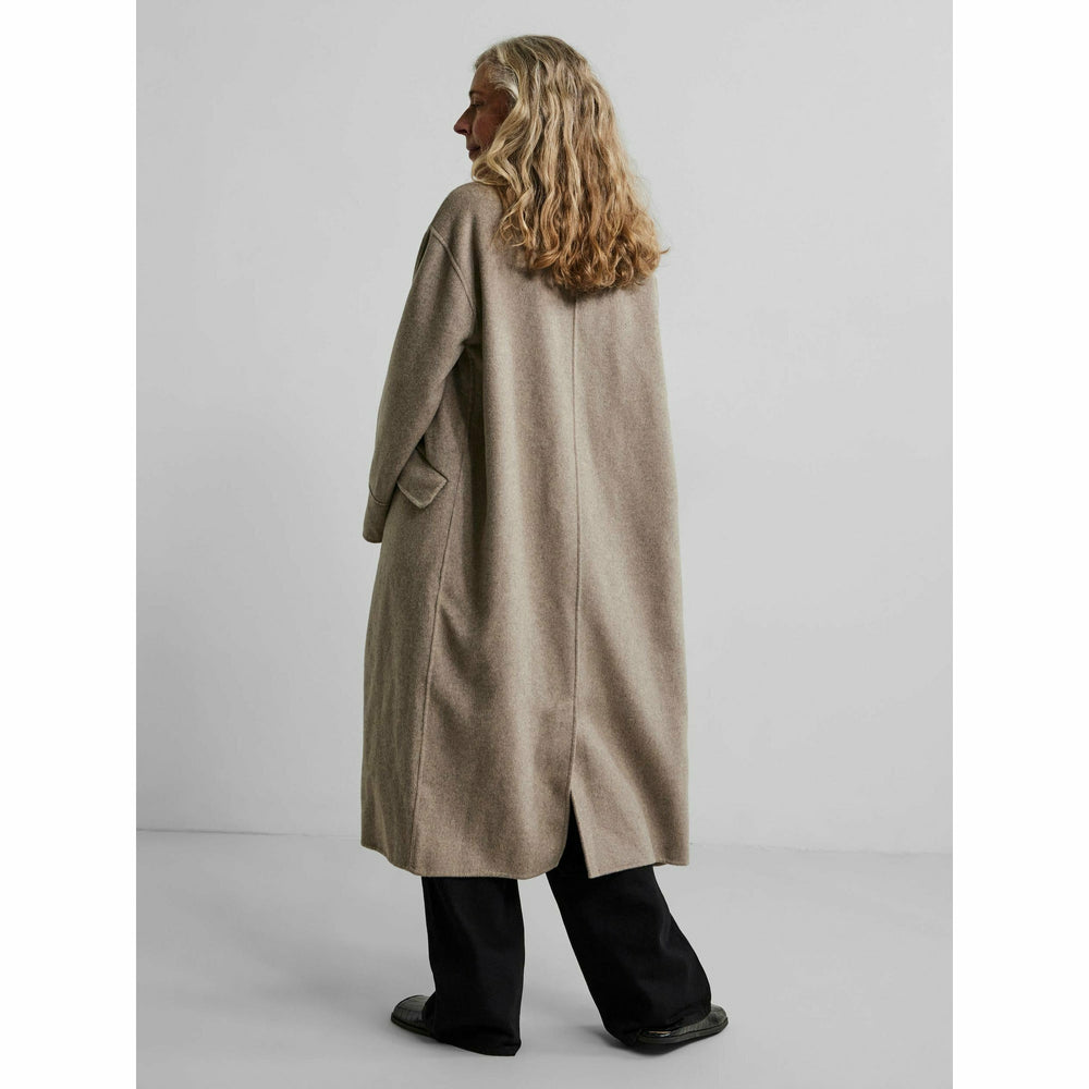 
                  
                    Ladda bild in galleri, YASALIMA HANDMADE WOOL MIX COAT
                  
                